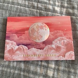 Lunar Beauty Strawberry Dream Eyeshadow Palette